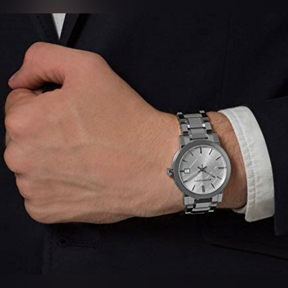 Burberry Stainless Steel Watch BU9000, EUC! Beautiful. - Picture 3 of 11